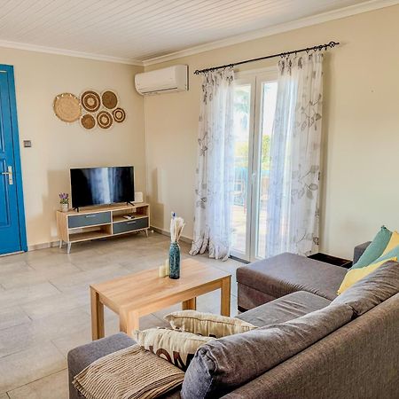 Beachlife: The Bungalow Marmari  Luaran gambar